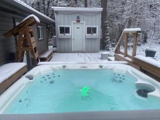 Romantic Golden Spa Suite - 8