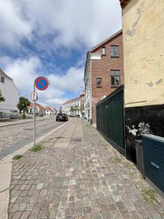 Modern Double Room 10 & Free Parking - 4