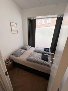 Modern Double Room 10 & Free Parking - 0