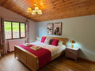 Skylark Lodge with Hot Tub - 8