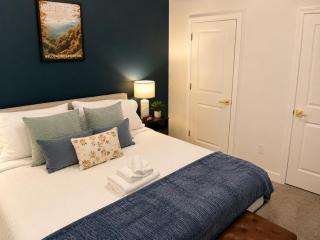 Spacious! Near 4th Street Live & Brown Theatre - 1