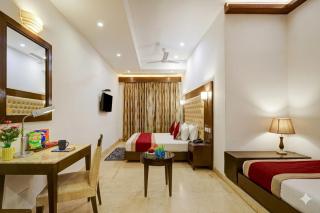 Hotel Metropolis 2 Min Walk From Ramakrishna Metro Station - 8
