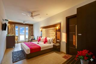 Hotel Metropolis 2 Min Walk From Ramakrishna Metro Station - 4