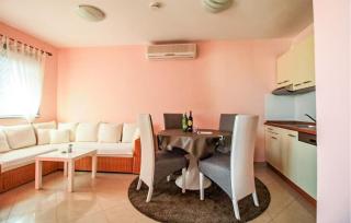 Gorgeous Apartment In Makarska With Wifi - 3
