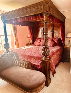 Coleton Barton Farmhouse - Four Poster Room - 2