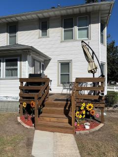 Vintage Farmhouse, right in the City with Parking! - 7