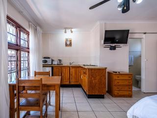 5 Third Avenue Guesthouse - 7