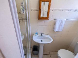5 Third Avenue Guesthouse - 4