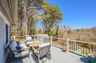 Peaceful Stay with Town Cove Access - 9