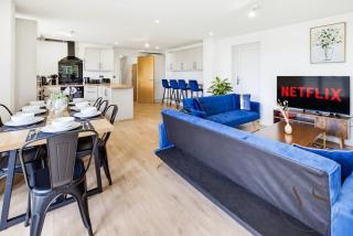Stylish 4-Bedroom Retreat in Birmingham - 3