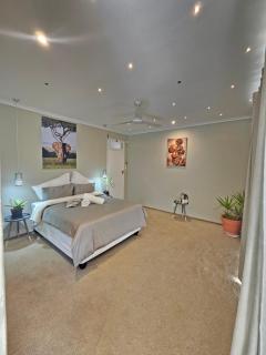 Living in the moment - Deluxe, Ensuite Bedroom - 6