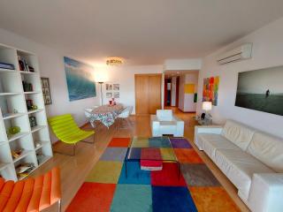Homey Luxury Apartment, Direct access to pool, Close to beach & town with AC - 9