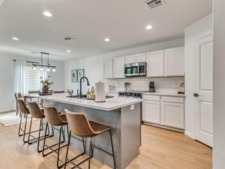 Modern Tulsa New Build Downtown & Cherokee - 8