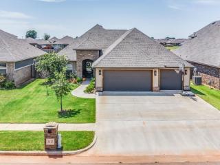 Unleash Your Familys Next Adventure Stunning 4 Bed in Yukon! - 5