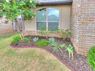 Unleash Your Familys Next Adventure Stunning 4 Bed in Yukon! - 2