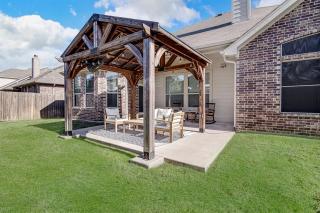 Cozy Retreat at 309 Prince John Drive in Saginaw - 6