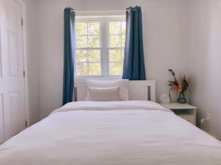 Yuan's Cozy 4BR House in Charlottetown - 2