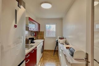 80 m Apartment with Sea & Pool View Sleeps 6 - 6