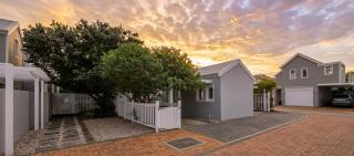 Bitou Cottage on Thesen - 2