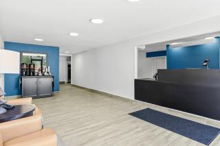 Suburban Studios Copley Akron West - 7