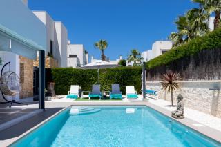 Luxury Villa with Private Pool & Solarium - 8