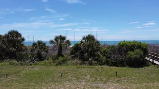 Newly Remodeled 2- Bedroom Ocean Front Condo - 7