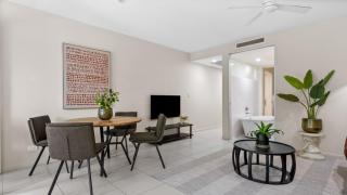 Palmside With Shared Pool, Parking & Esplanade Walk - 2