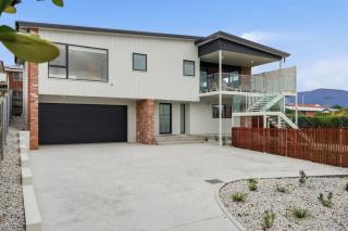 Modern Lindisfarne Retreat - 7