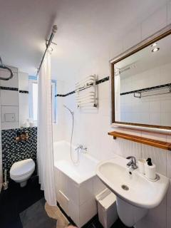 BerlinLux Apartment mit 2 Schlafzimmern und Balkon in Kreuzberg - Gitschiner 3 - Berlin - 6