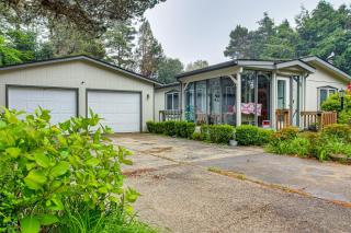 1 Mi to Beach! Lush Florence Retreat w/ Sunroom - 8