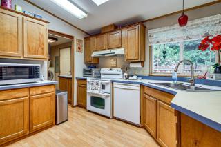 1 Mi to Beach! Lush Florence Retreat w/ Sunroom - 1