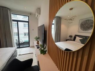 Studio Apartment at Embassy Gardens - 0