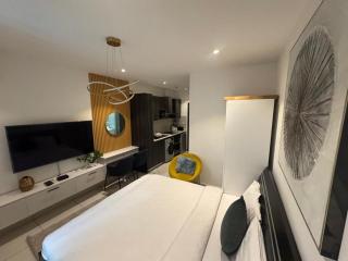 Studio Apartment at Embassy Gardens - 4
