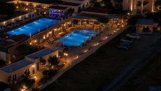 Golden Bay Apartments-Garden Haven - 3