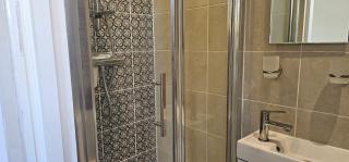 Peaceful Double and Single Ensuite Rooms - 7