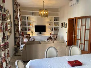 Centro Storico, Piazza Carmine: La Casa di Angela - 9