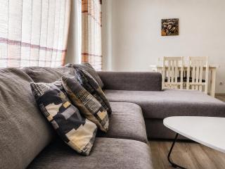 Bright & Peaceful 2-Bedroom Apartment Near Tirana Zoo and the Park - 3