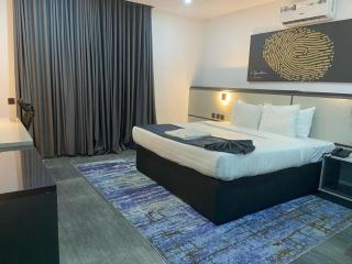 De Signature Tower Hotel & Suites - 8