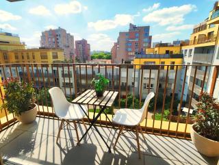 Bright Spacious Apartment near Paris Metro 4 - 9