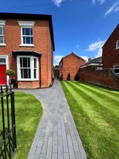 The Old Coach House - A beautifully renovated detached coach house in the centre of Astwood Bank - 1