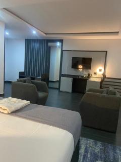 De Signature Tower Hotel & Suites - 3