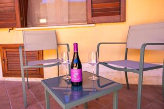 DURING HOME - Beach Apartment with Patio & Free Parking - 0
