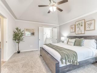 Kingsport Modern Oasis - 8