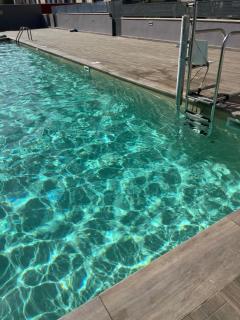 Apartamento con piscina ,parking y aire acondicionado - 9