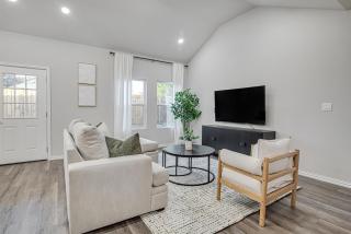 Modern 4-Bedroom Home Close to Downtown Crowley! - 3