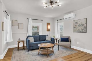 Jennifer's Modern & Comfy Broadway Walkable Stay - 9