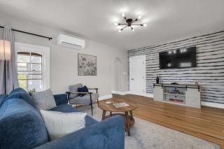 Jennifer's Modern & Comfy Broadway Walkable Stay - 8