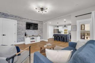 Jennifer's Modern & Comfy Broadway Walkable Stay - 6