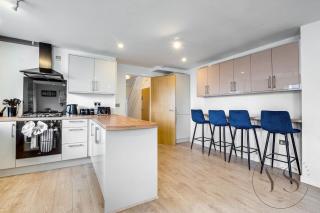 Stylish 4-Bedroom Retreat in Birmingham - 4