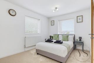 Stylish 4-Bedroom Retreat in Birmingham - 9